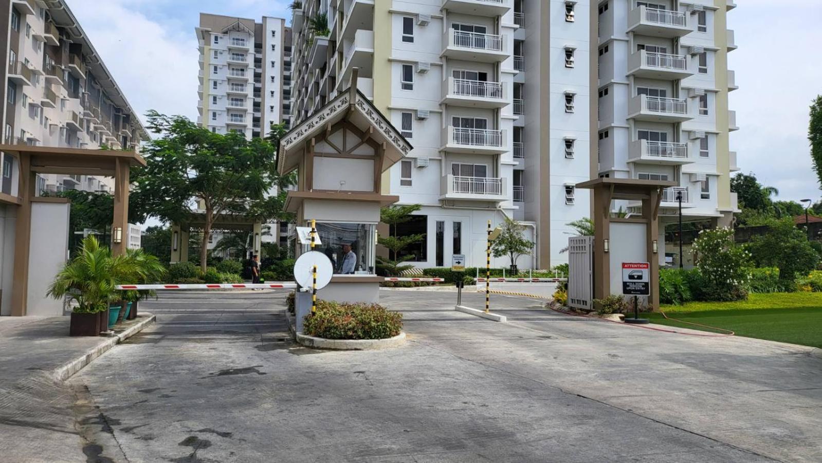 The Atherton- Spacious Modern Condo Unit In Paranaque Near The Airport, Makati, Bgc And Highways Paranaque City Exterior photo