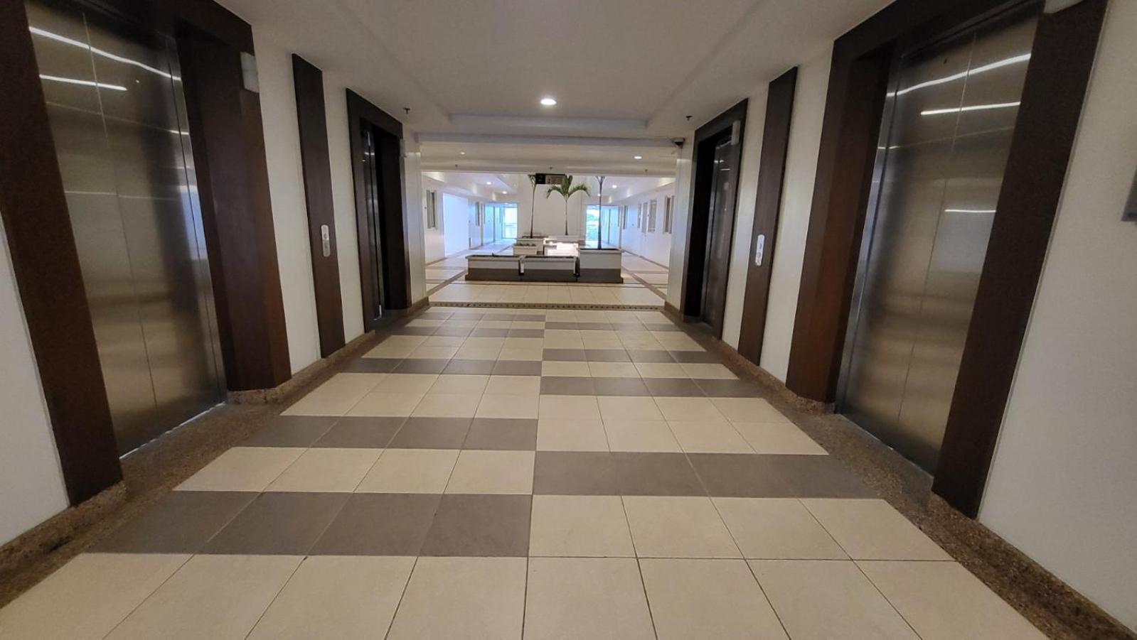The Atherton- Spacious Modern Condo Unit In Paranaque Near The Airport, Makati, Bgc And Highways Paranaque City Exterior photo