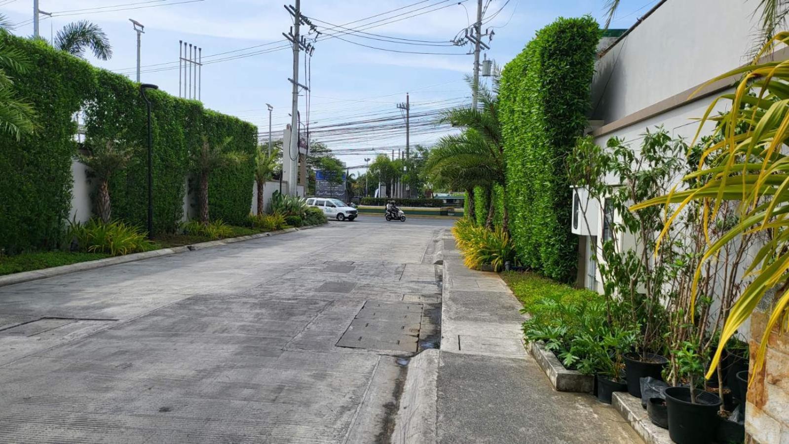 The Atherton- Spacious Modern Condo Unit In Paranaque Near The Airport, Makati, Bgc And Highways Paranaque City Exterior photo